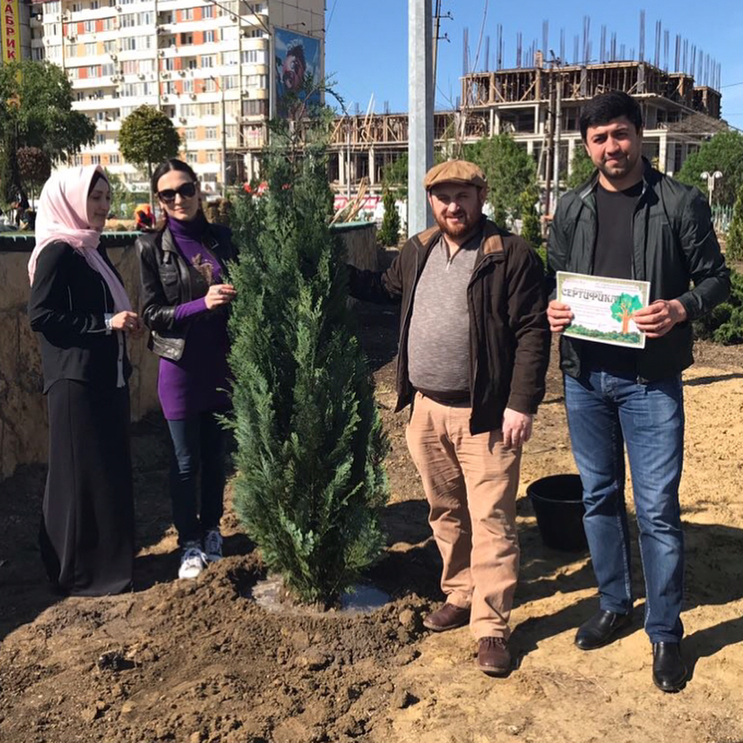 Коллектив радиостанции «Ватан» посадил именное дерево